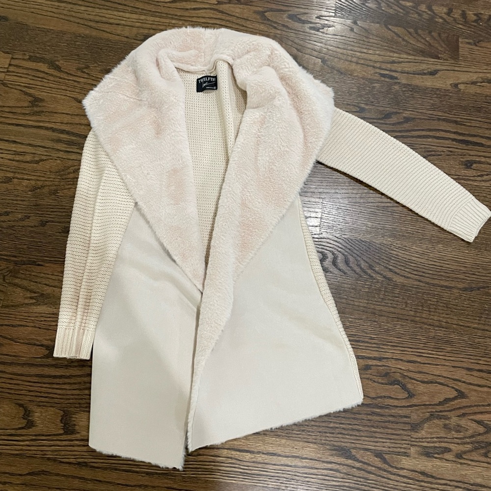 Cream fur collared long jacket